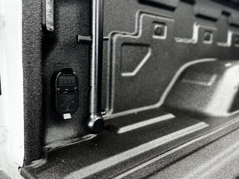 Used 2025 GMC Sierra 2500 AT4 image 42