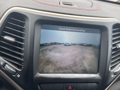Used 2015 Jeep Cherokee Trailhawk w/ Comfort/Convenience Group AWD/4WD image 19