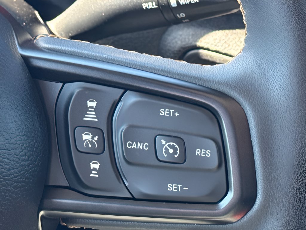 Used 2024 Jeep Gladiator Sport AWD/4WD image 15