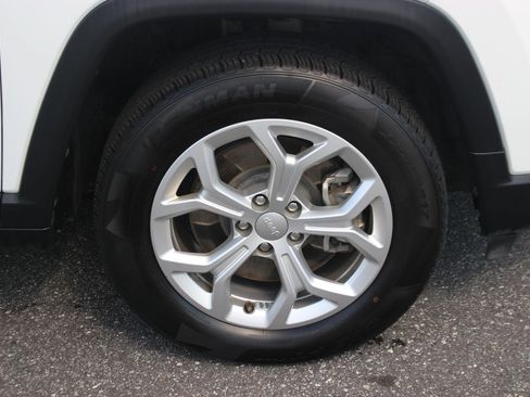 Used 2024 Jeep Compass Latitude AWD/4WD image 35