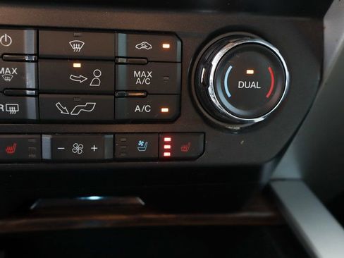 Used 2019 Ford F150 Lariat image 33