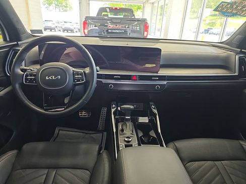 Certified 2025 Kia Sorento SX Prestige AWD/4WD image 11
