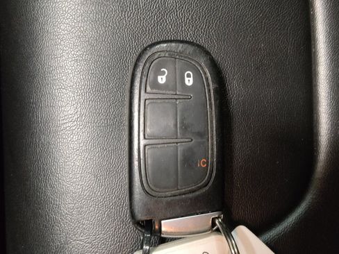 Used 2020 Jeep Cherokee Latitude Plus image 32