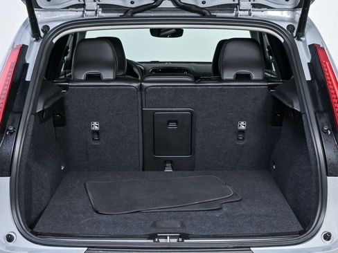 Certified 2025 Volvo XC40 B5 Core image 31