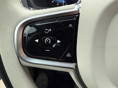 Used 2023 Volvo XC90 B5 Plus w/ Protection Package Premier image 18