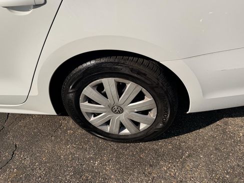 Used 2015 Volkswagen Jetta S image 12