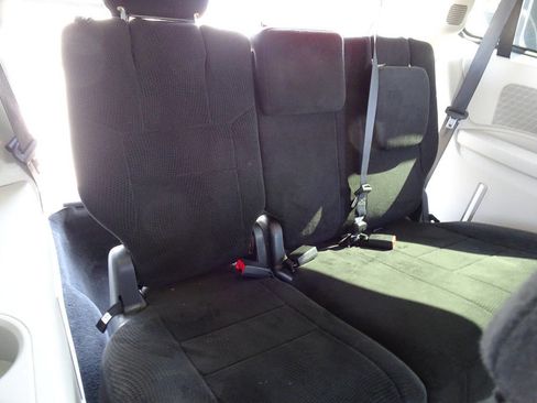 Used 2013 Dodge Grand Caravan SE image 16