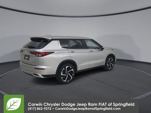 Used 2024 Mitsubishi Outlander SE image 15