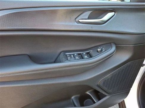 Certified 2024 Jeep Grand Cherokee Altitude image 10