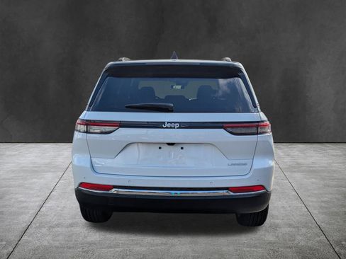 New 2025 Jeep Grand Cherokee Laredo image 5