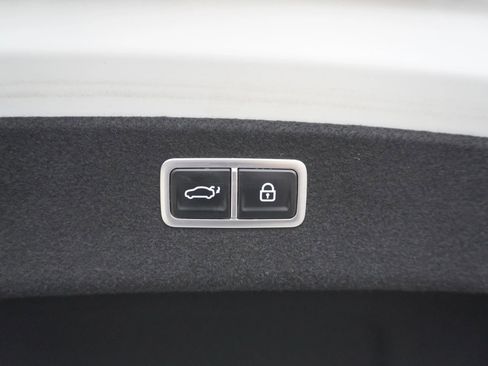 Used 2023 Genesis G80 image 33