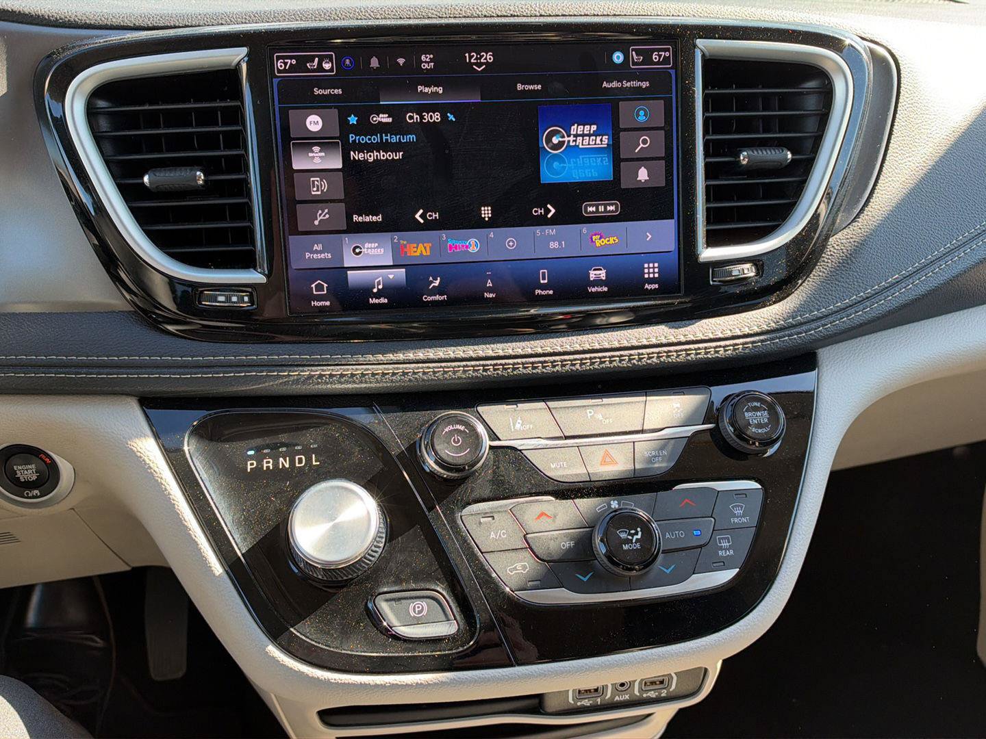 Used 2024 Chrysler Pacifica Limited FWD image 9
