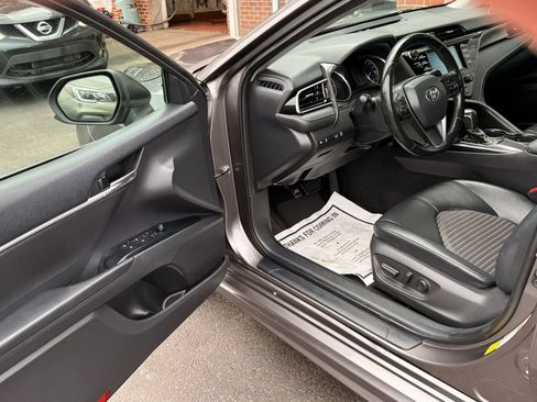 Used 2020 Toyota Camry SE FWD image 7
