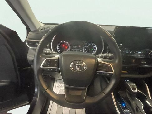 Used 2023 Toyota Highlander L image 14