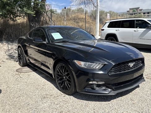 Used 2016 Ford Mustang Coupe RWD image 3