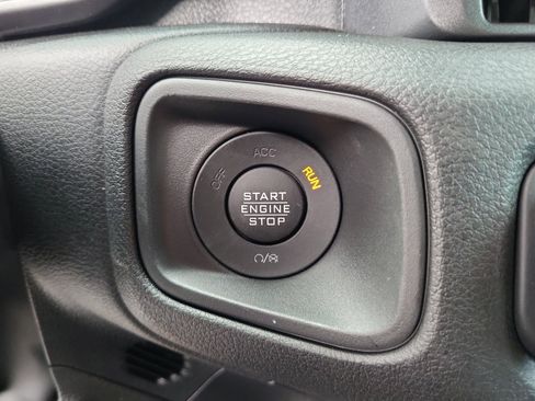 New 2025 Jeep Gladiator Sport image 28