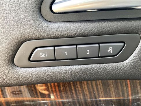 Used 2023 Cadillac XT4 Premium Luxury FWD image 34