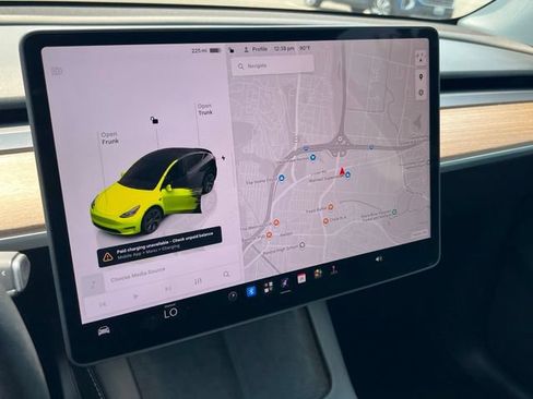 Used 2025 Tesla Model Y Long Range AWD/4WD image 21
