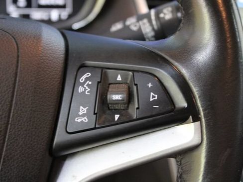 Used 2019 Chevrolet Trax LT w/ LT Convenience Package FWD image 16