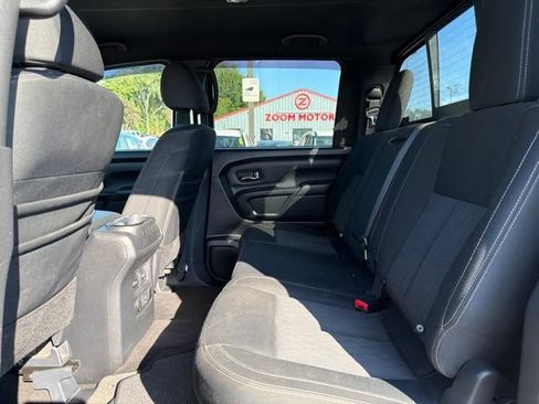 Used 2019 Nissan Titan SV w/ SV Convenience Package AWD/4WD image 10