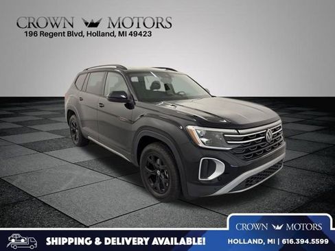 Used 2025 Volkswagen Atlas Peak Edition SE image 1