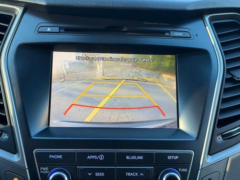 Used 2017 Hyundai Santa Fe SE image 12