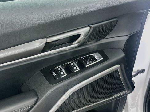 Used 2025 Kia Telluride S FWD image 15