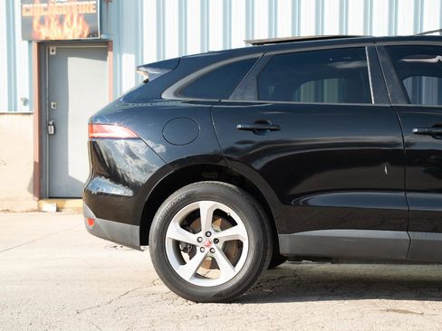 Used 2017 Jaguar F-PACE Premium image 12