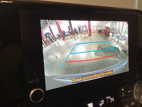 Certified 2023 Toyota Highlander XLE image 16