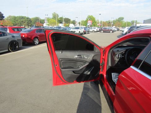 Used 2019 Mercedes-Benz GLA 250 4MATIC image 7