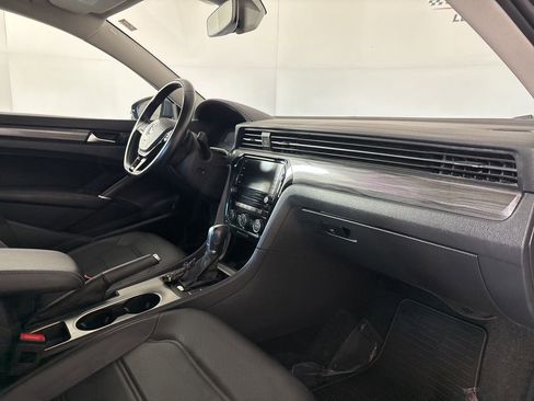 Used 2020 Volkswagen Passat 2.0T R-Line image 30