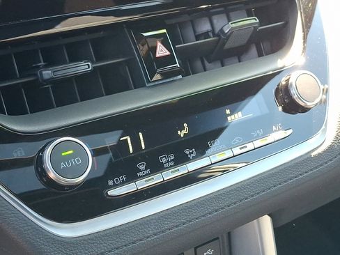 Used 2024 Toyota Corolla Cross SE w/ Moonroof Package image 17