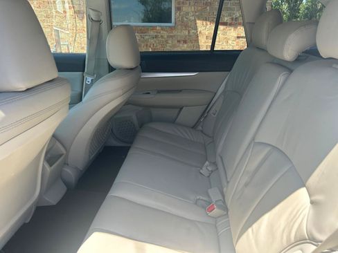 Used 2014 Subaru Outback 2.5i Premium w/ Accessory Value Package (OYT) AWD/4WD image 20