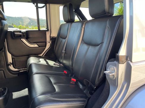 Used 2015 Jeep Wrangler Unlimited Sahara w/ Max Tow Package image 13
