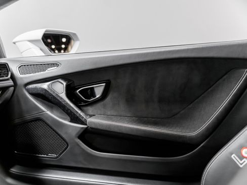 Used 2017 Lamborghini Huracan LP 610-4 Avio image 15