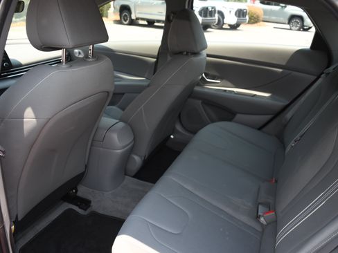 Used 2022 Hyundai Elantra SEL FWD image 14