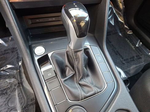 Used 2023 Volkswagen Tiguan SE image 14