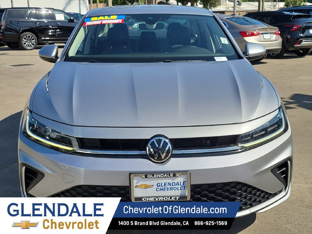 Used 2025 Volkswagen Jetta SE FWD image 8