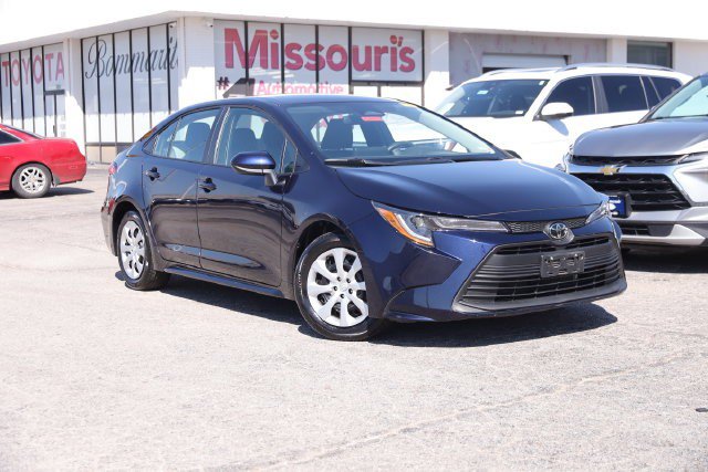 Used 2025 Toyota Corolla LE w/ Convenience Package FWD image 2