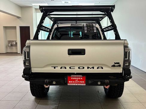 Used 2021 Toyota Tacoma Limited AWD/4WD image 5