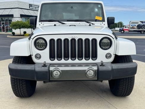 Used 2015 Jeep Wrangler Unlimited Sahara w/ Connectivity Group AWD/4WD image 2