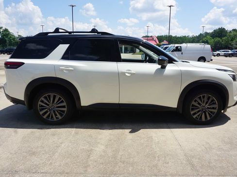 Used 2023 Nissan Pathfinder SL w/ SL Premium Package FWD image 24