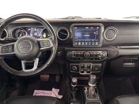 Used 2022 Jeep Wrangler Unlimited Sahara w/ Cold Weather Group AWD/4WD image 18