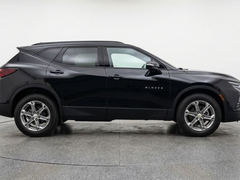 Used 2025 Chevrolet Blazer LT image 11