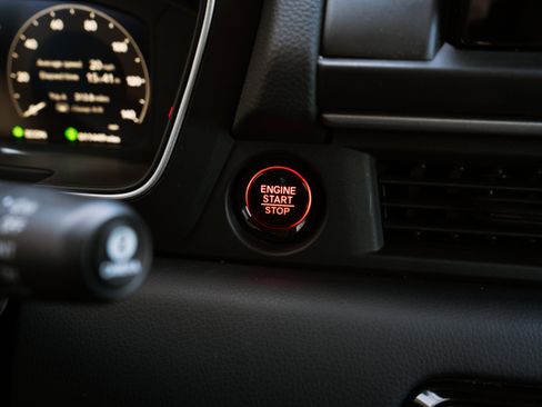 Certified 2025 Honda Pilot Elite image 26