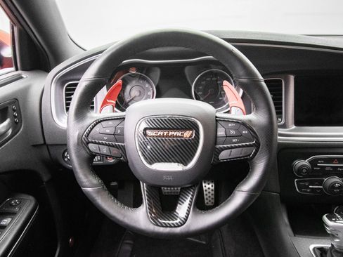 Used 2017 Dodge Charger R/T Scat Pack w/ Beats Audio Group RWD image 13