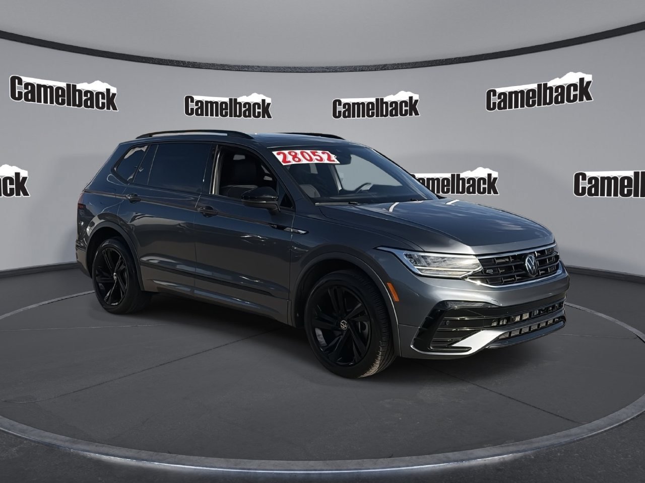 Used 2024 Volkswagen Tiguan SE R-Line FWD image 1