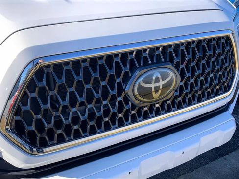 Used 2019 Toyota Tacoma TRD Sport image 27