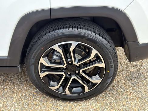Used 2023 Jeep Compass Limited AWD/4WD image 5