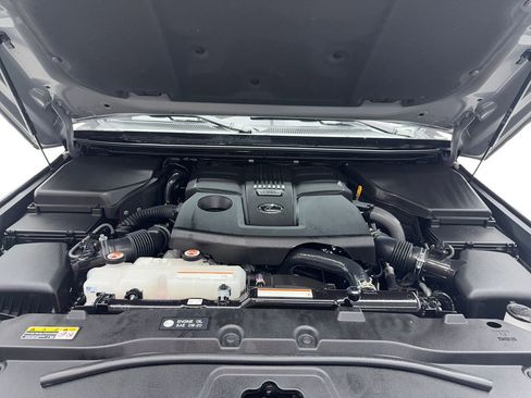 Used 2025 Lexus GX 550 w/ Accessory Package (Z1) image 13